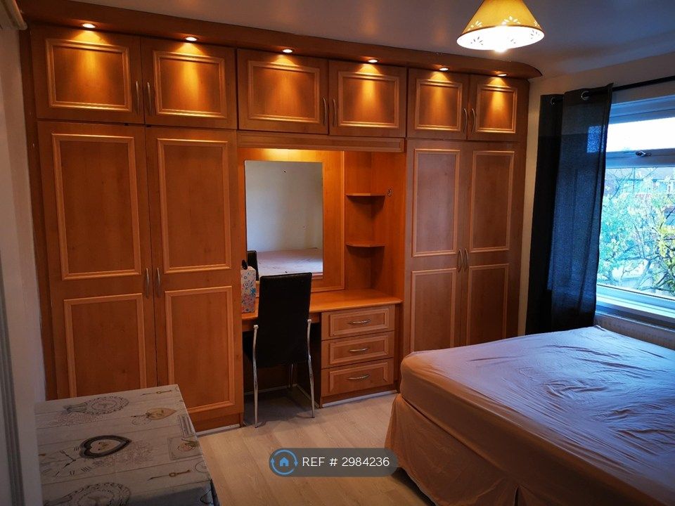 Property photo 2 of 7 Large Double Room 2