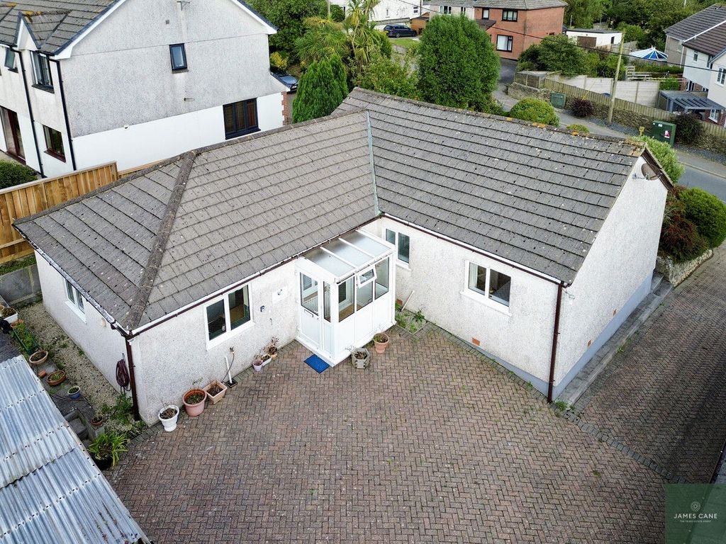 Property photo 2 of 21
