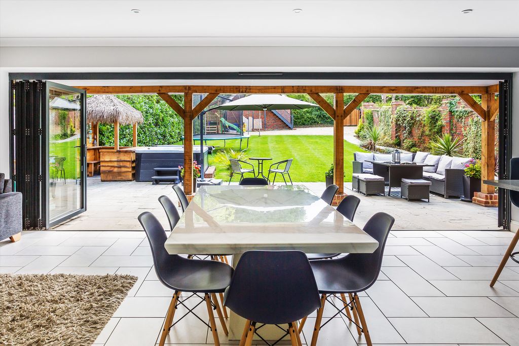 Property photo 3 of 23 Image