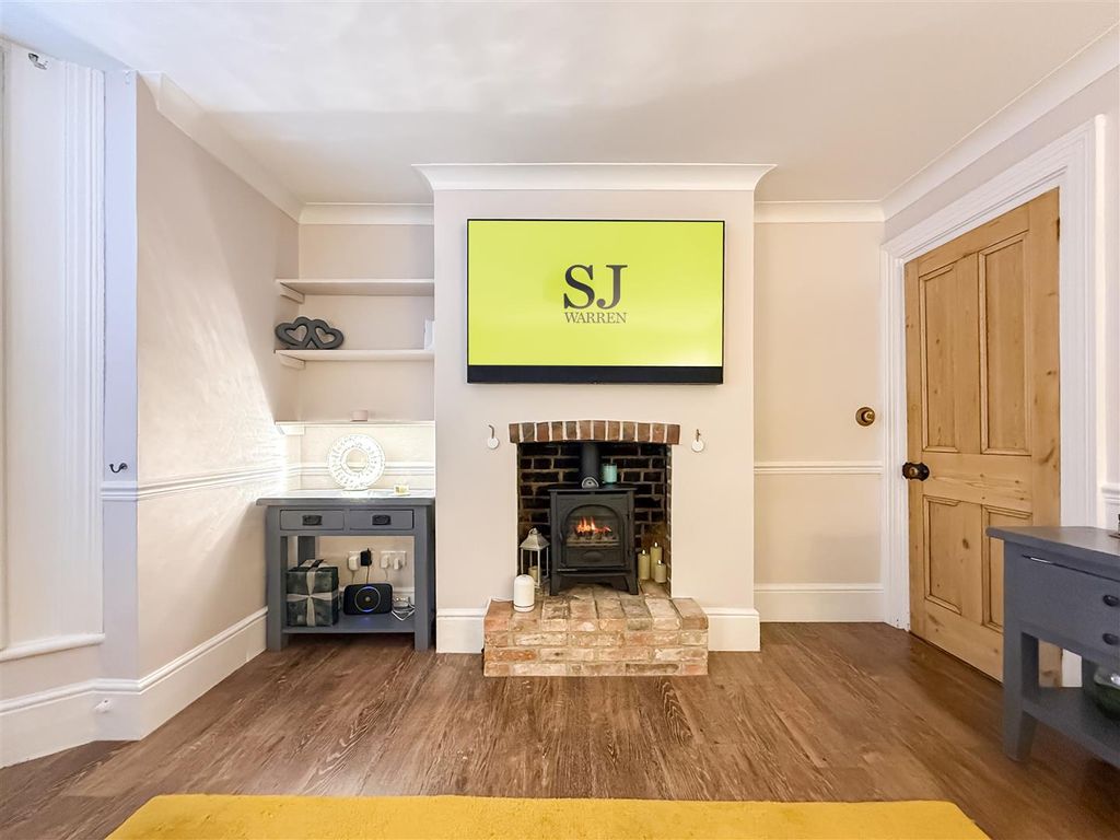 Property photo 3 of 18 Lounge