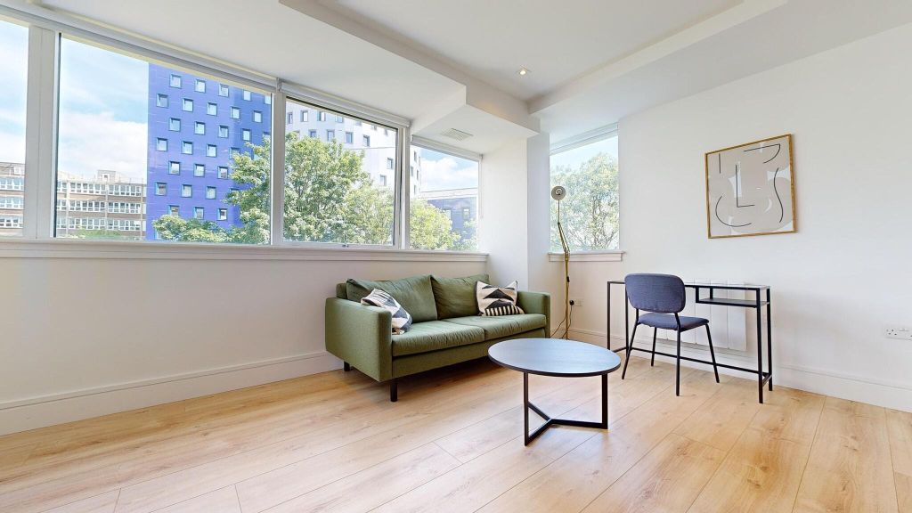 Property photo 1 of 17 Living Room