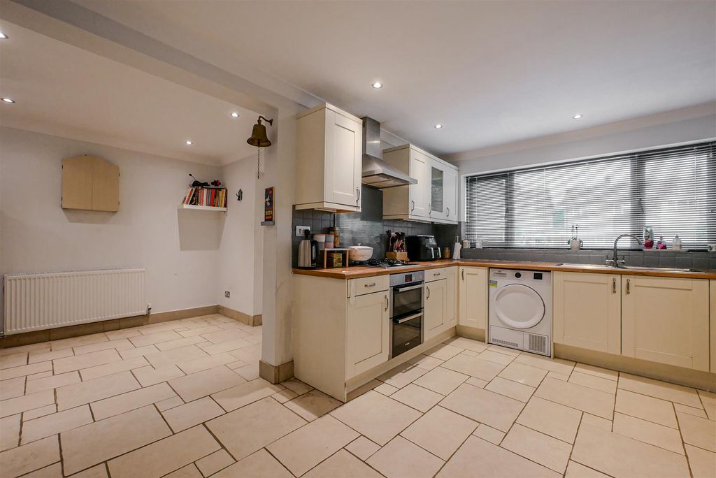 Property photo 2 of 16 Kitchen/Breakfast Room