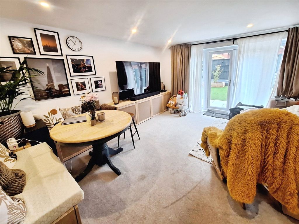 Property photo 3 of 15 Dining Area