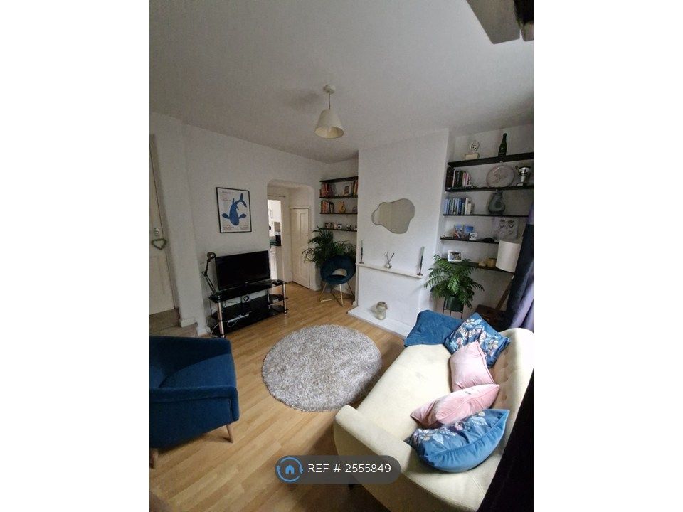 Property photo 1 of 10 Living Room