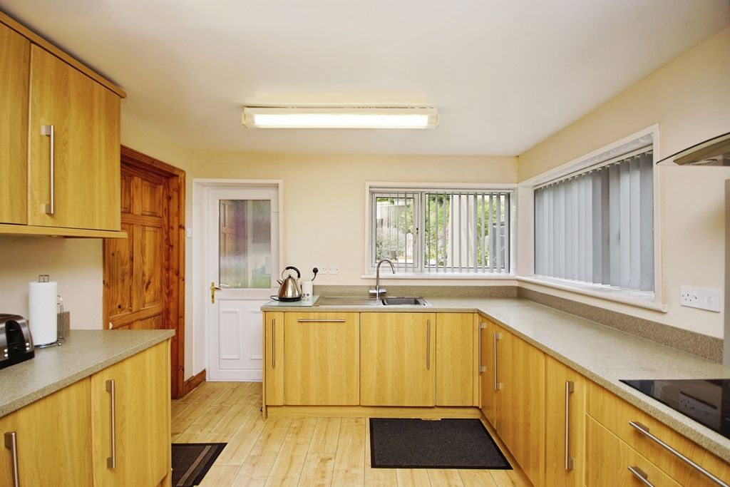 Property photo 2 of 17 Photo
