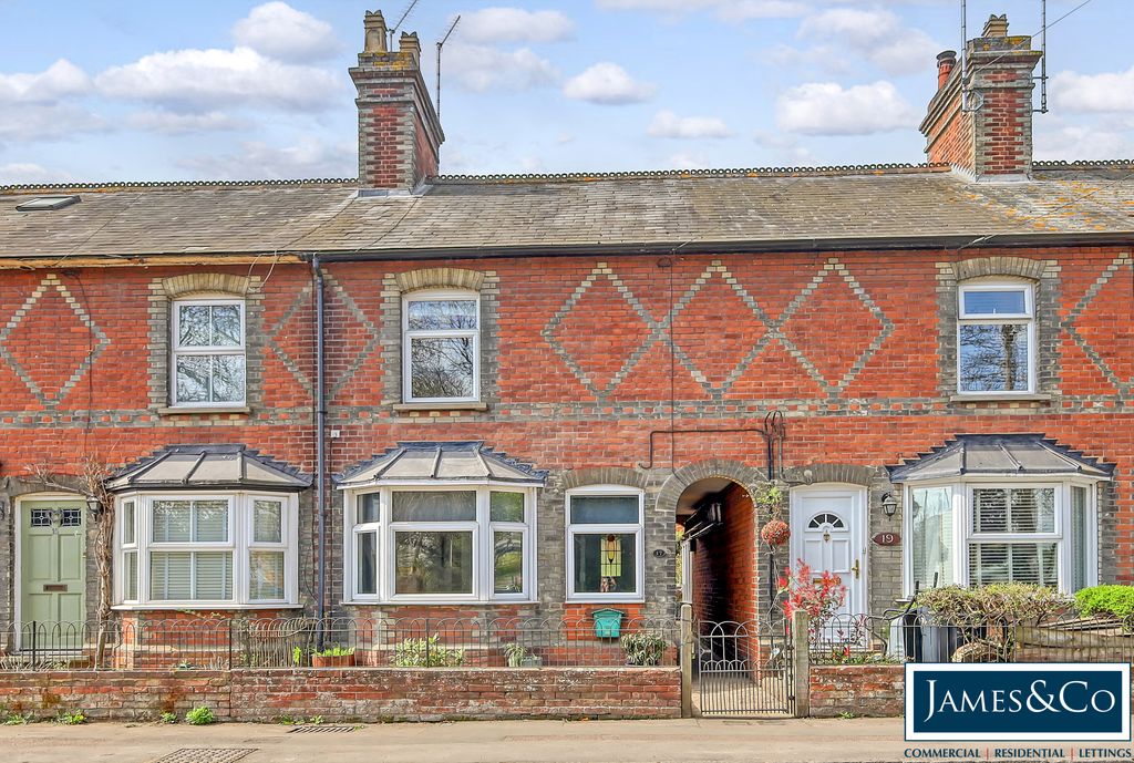 Property photo 1 of 15 17Thecausewayq