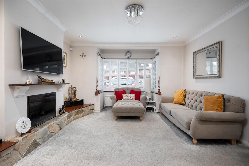 Property photo 3 of 21 Living Room