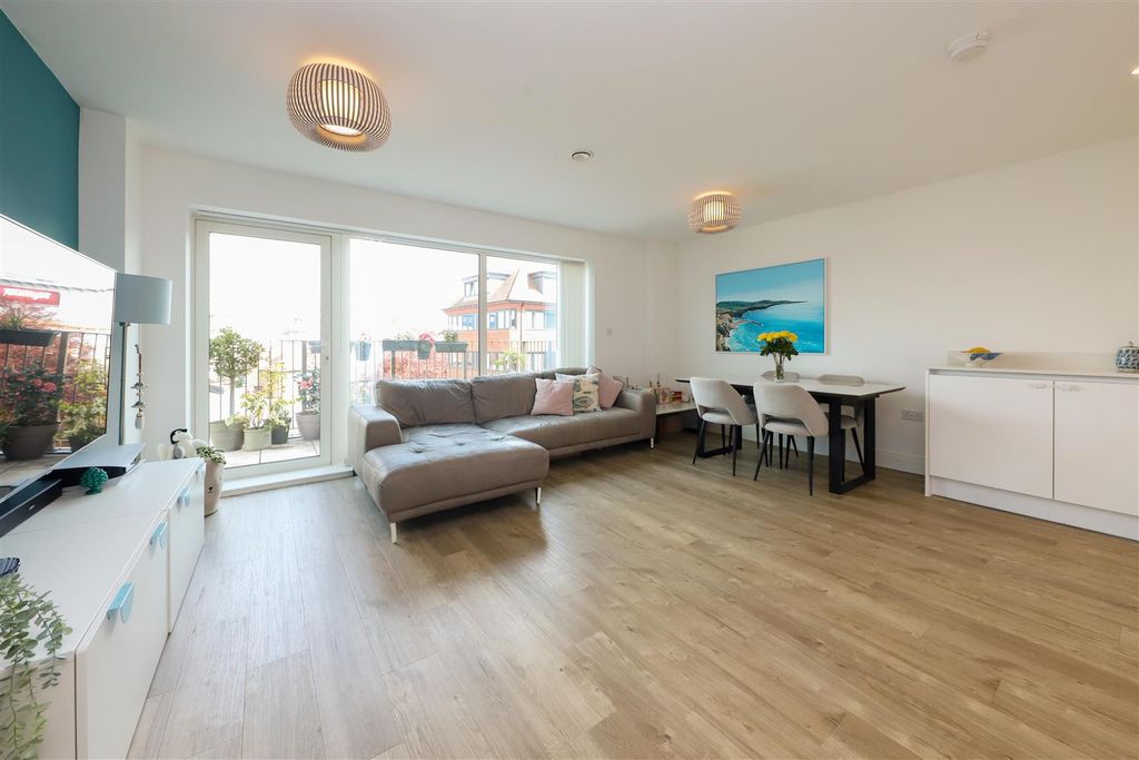 Property photo 1 of 14 Living Room