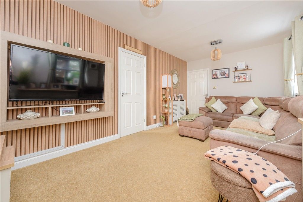 Property photo 3 of 10 Lounge