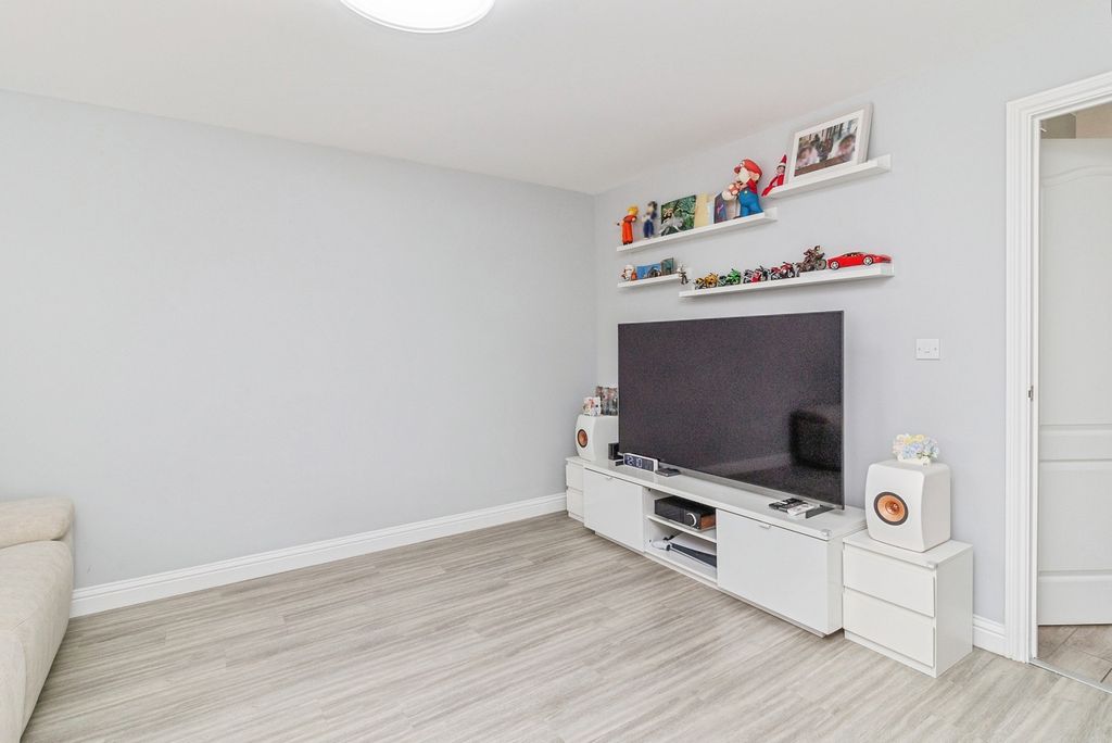 Property photo 3 of 22 Pbox-Img.Jpg