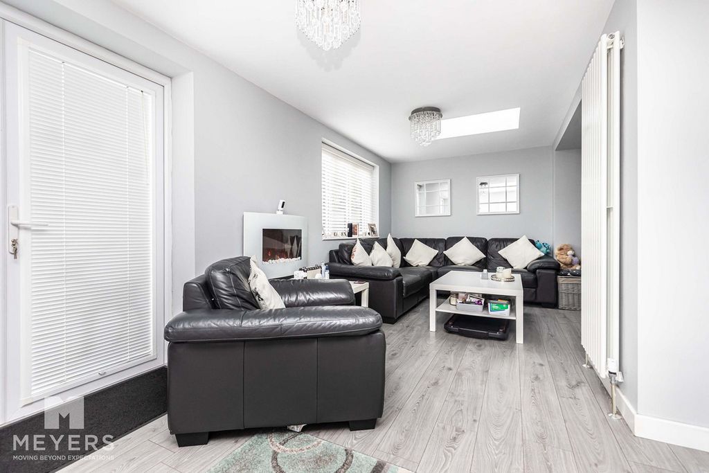 Property photo 3 of 27