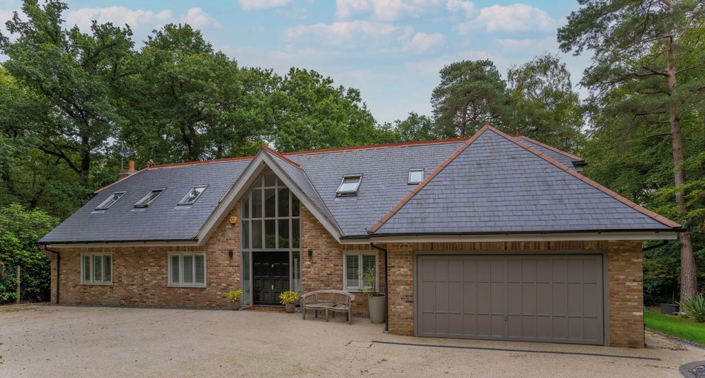 Property photo 1 of 14 The Canon Vale, Stoke Common Road, Fulmer, Buckinghamshire, Sl3 6Ha
