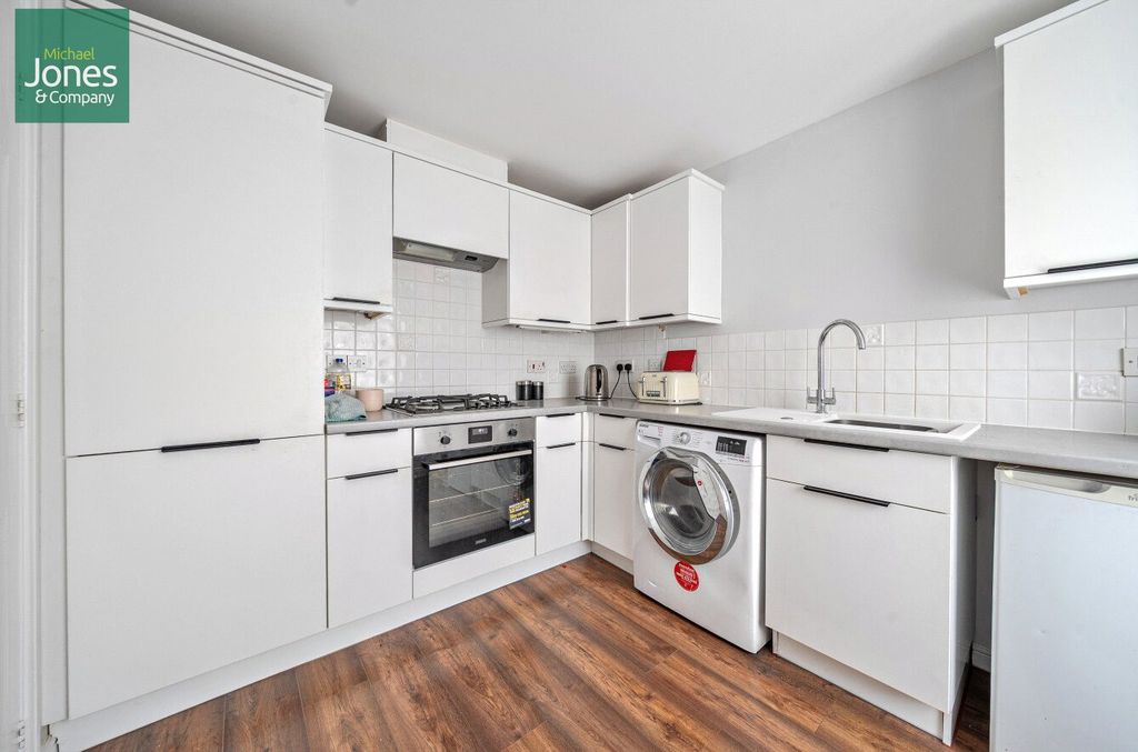 Property photo 2 of 9 Kitchen