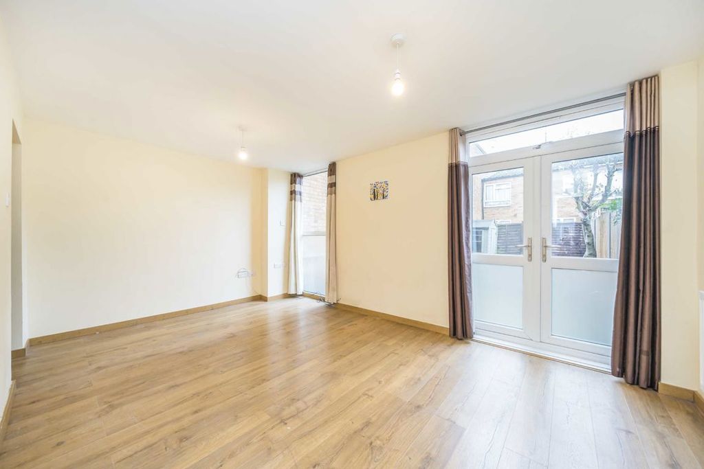 Property photo 3 of 6