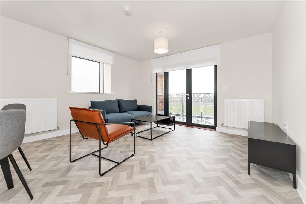 Property photo 3 of 12 15 Evolution Court, Darwin Green, Cambridge (3).Jp