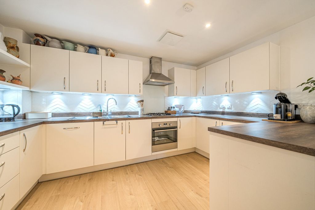 Property photo 3 of 22 Kitchen