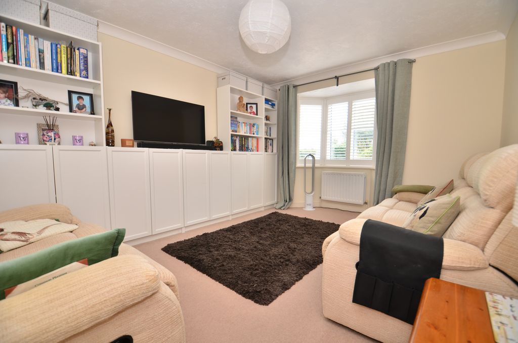 Property photo 2 of 11