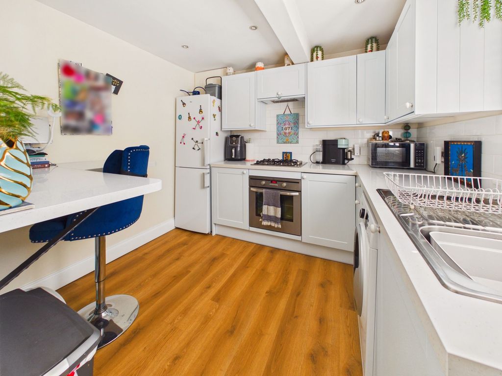 Property photo 3 of 14 Kitchen
