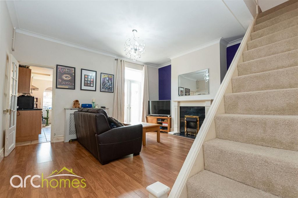 Property photo 3 of 16 Engineer St-9.Jpg