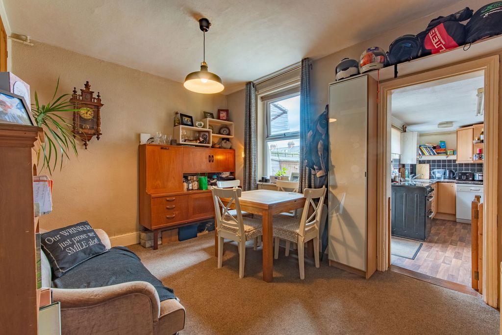 Property photo 2 of 21