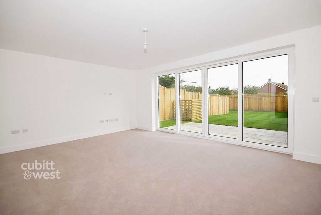 Property photo 3 of 15 57B3d26A-Dsc_0329