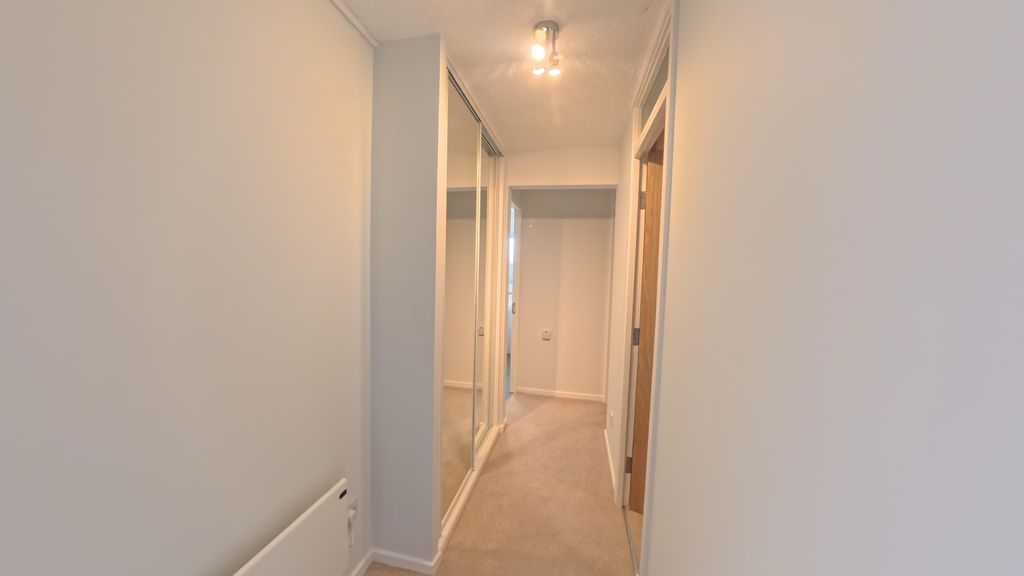 Property photo 2 of 8 Entrance Hall