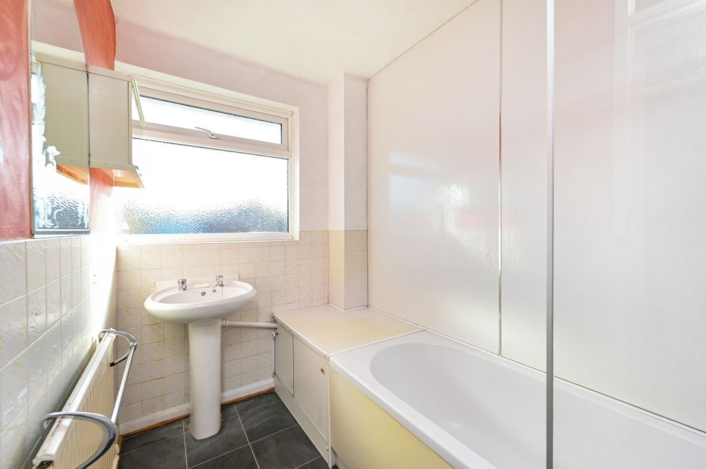 Additional image 9 of 3 bed semi-detached house for saleAshdown Avenue, Farnborough GU14