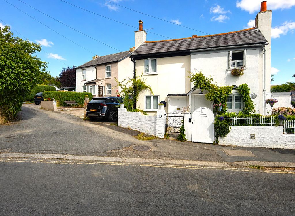 Property photo 1 of 18 13 Middle Hill
