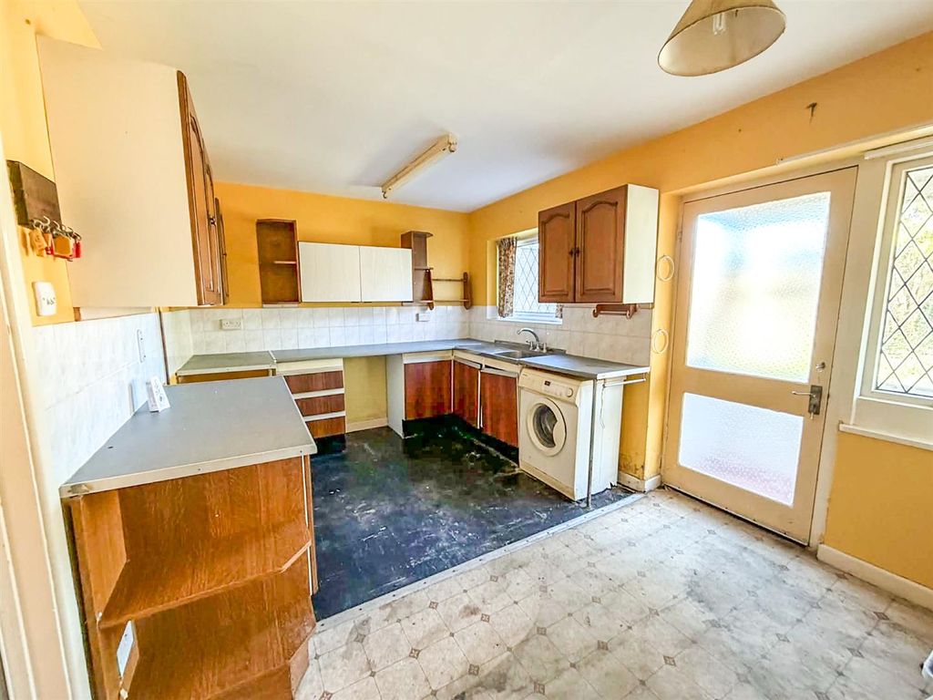 Property photo 3 of 13 Kitchen