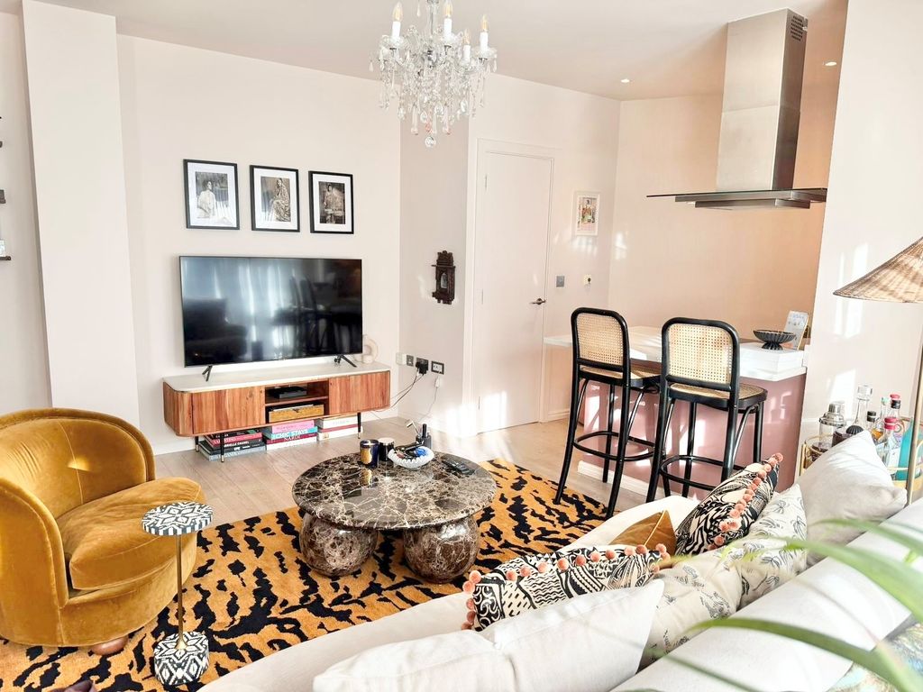 Property photo 3 of 9 Living