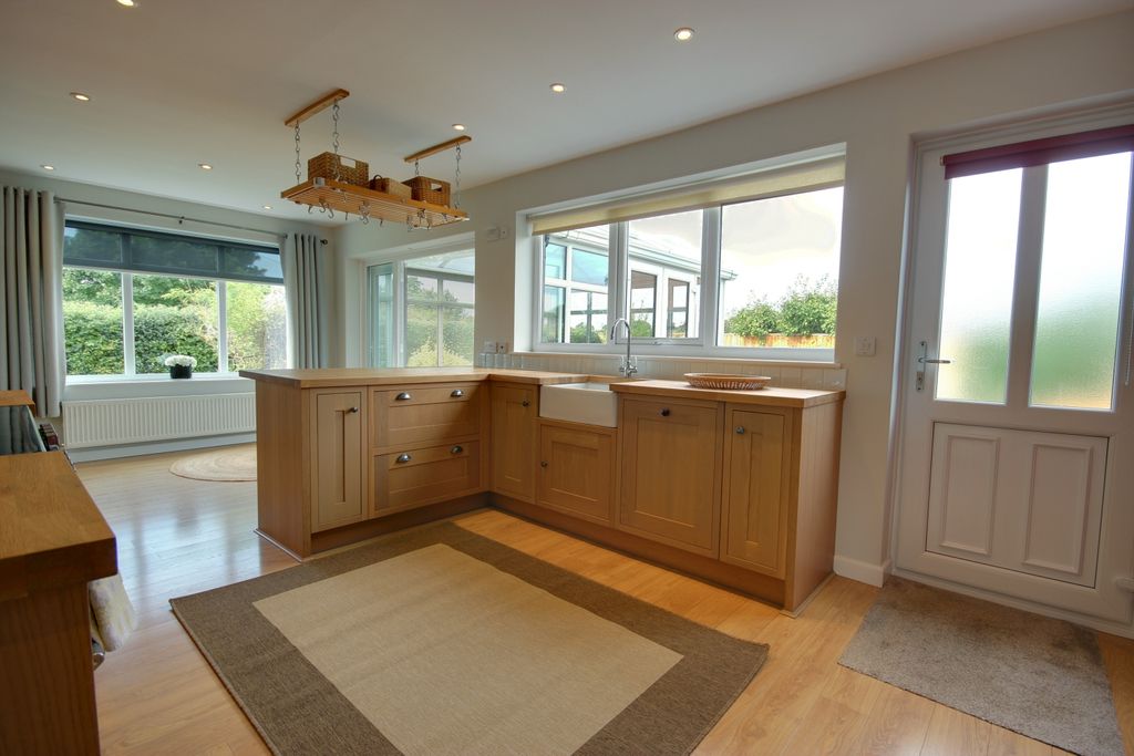 Property photo 3 of 18 1 Kit Din A