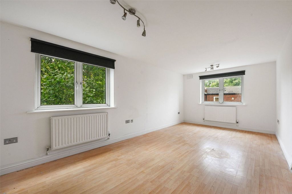 Property photo 1 of 10 Living Room
