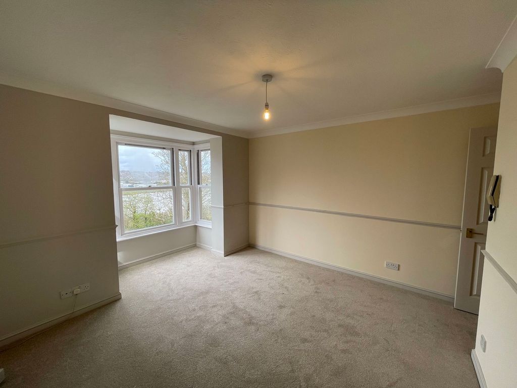 Property photo 3 of 9 Photo 4