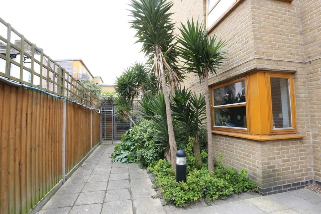 Property photo 2 of 3