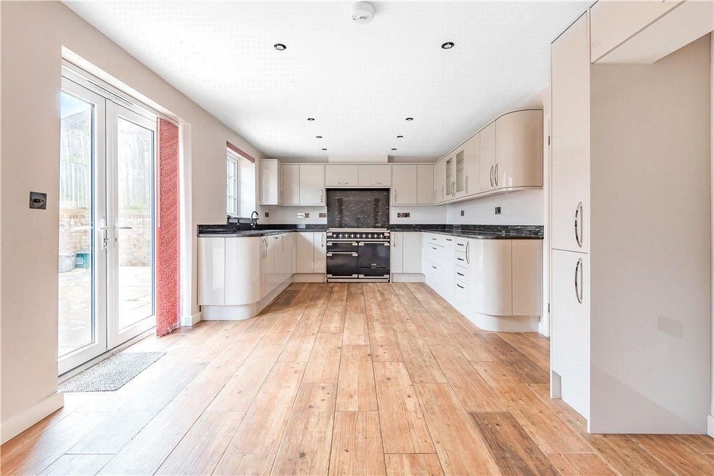 Property photo 2 of 19 Kitchen