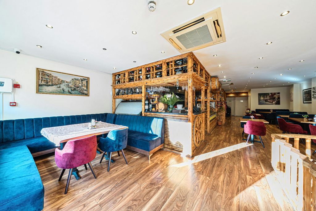 Property photo 3 of 10 673604Efe29241215568 3.Jpg