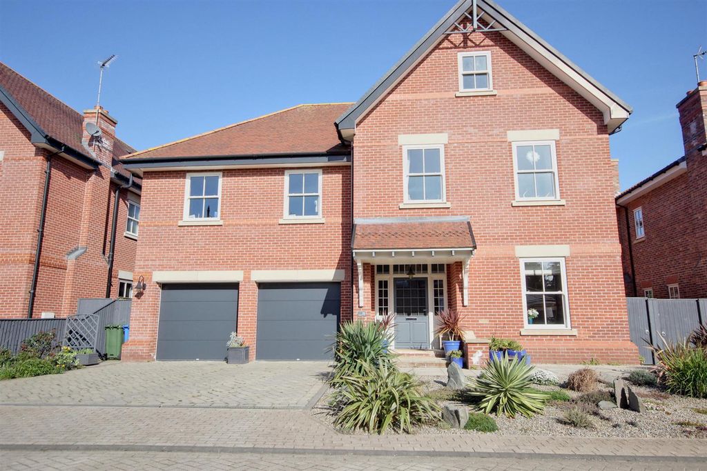 Property photo 1 of 35 Img_0151-Img_0153_Lzn.Jpg