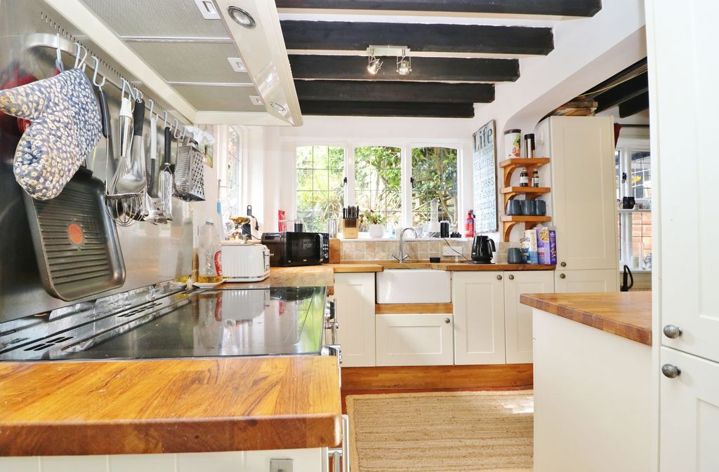 Property photo 3 of 28