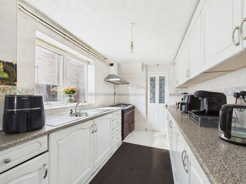 Property photo 3 of 20 Kitchen