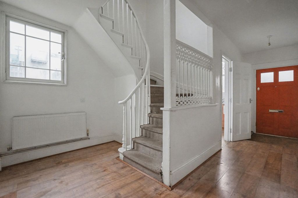 Property photo 2 of 22 146A Queens Road, Peckham, London Se15 2Hp