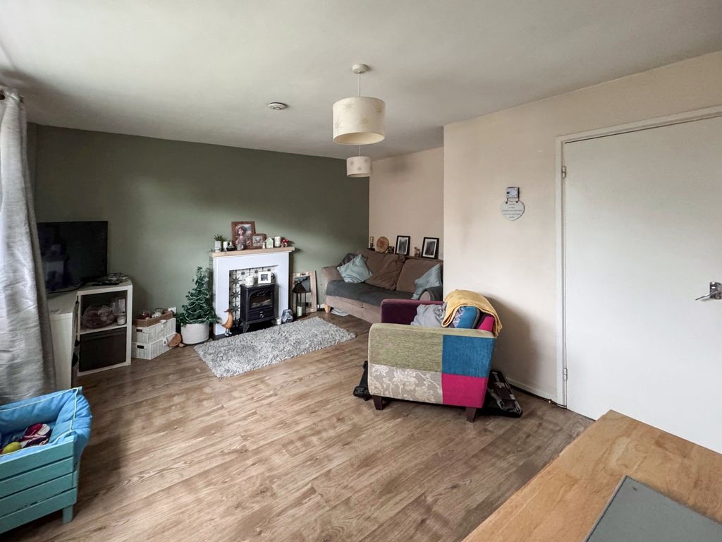 Property photo 2 of 10 3