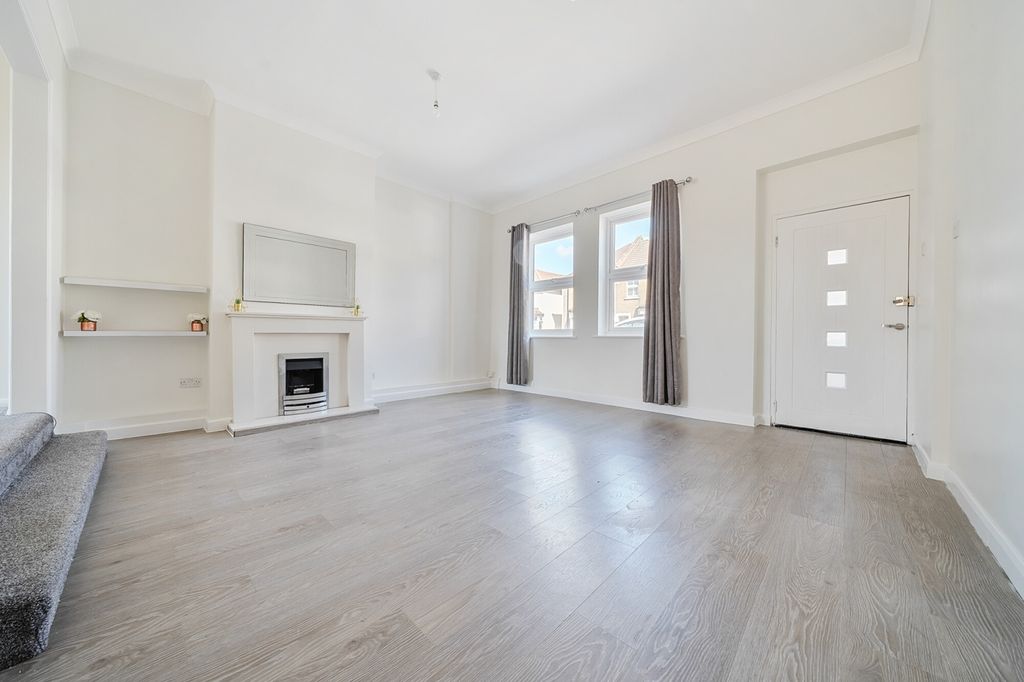 Property photo 2 of 17 Reception