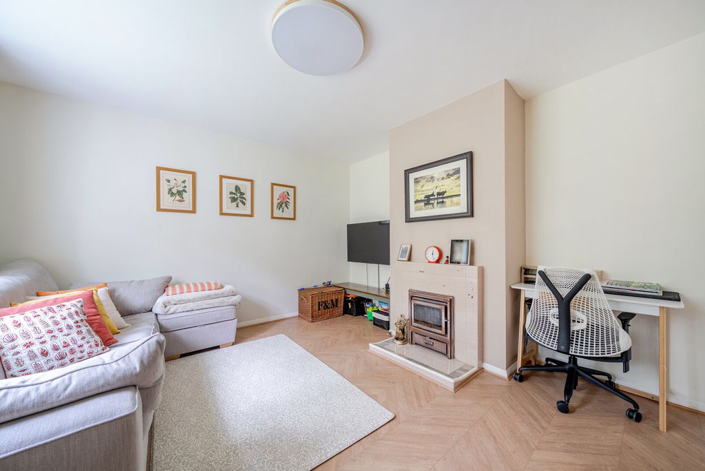 Property photo 3 of 20 1431854-13-69c67F...