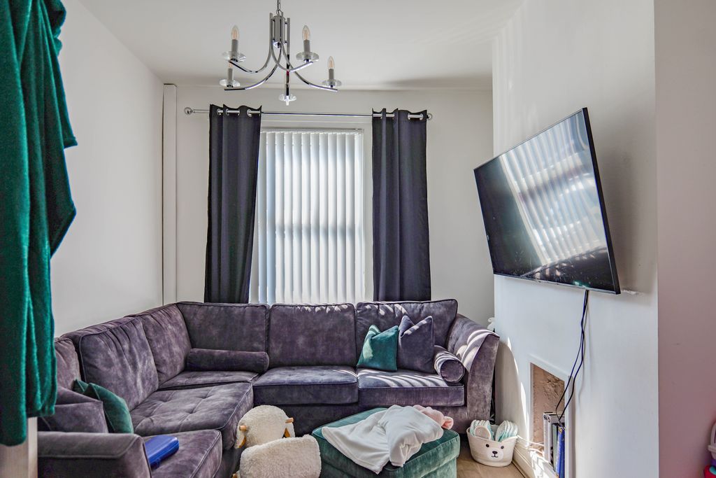 Property photo 2 of 23