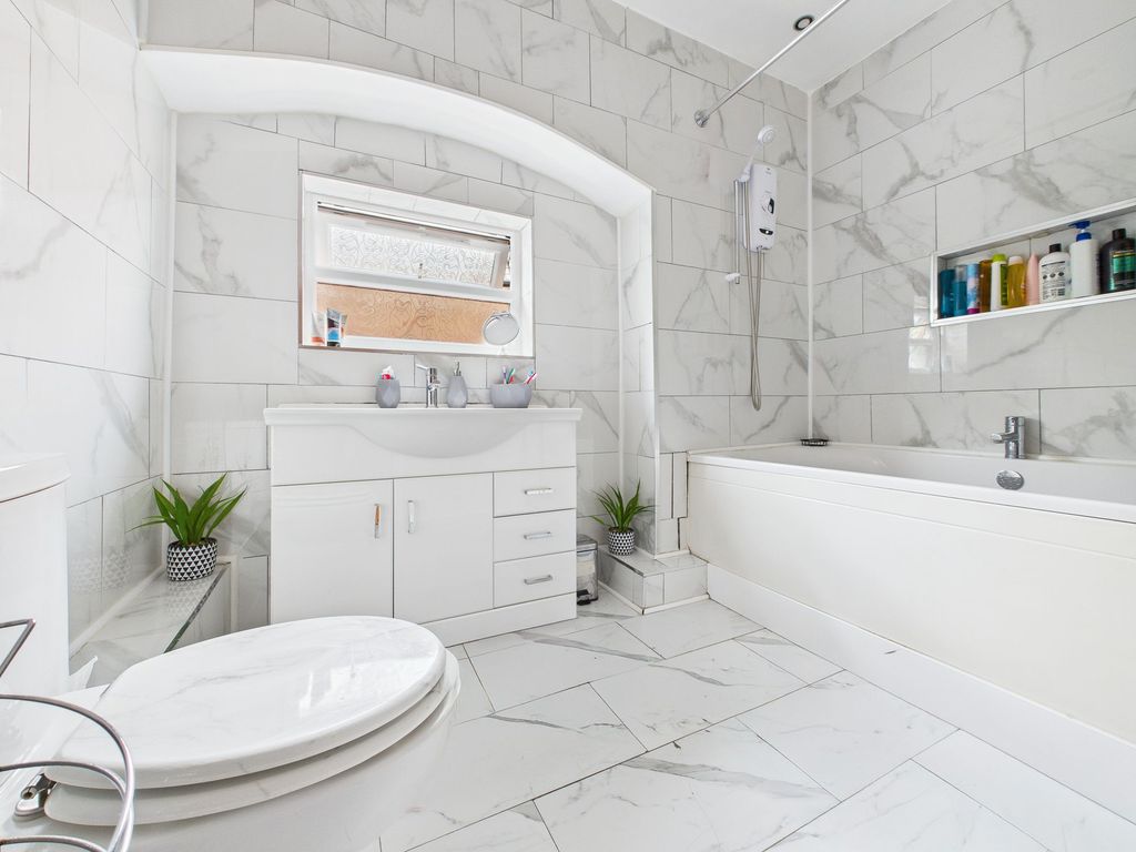 Property photo 2 of 13 Bathroom