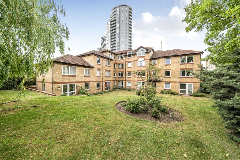 Property photo 1 of 13 9569c2d1-1B8E-4B6...