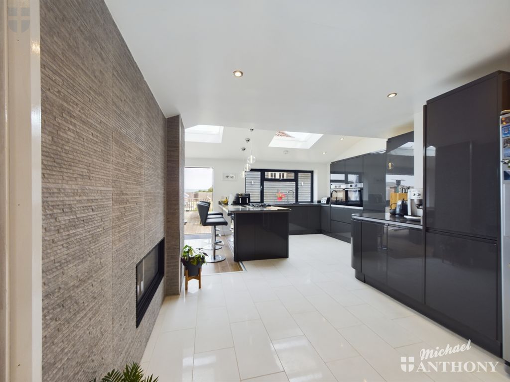 Property photo 3 of 22 Cam01064G0-Pr0399-Still007