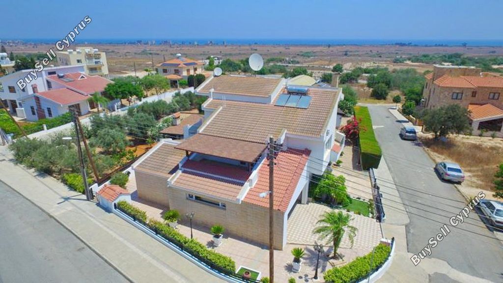 Property photo 2 of 52