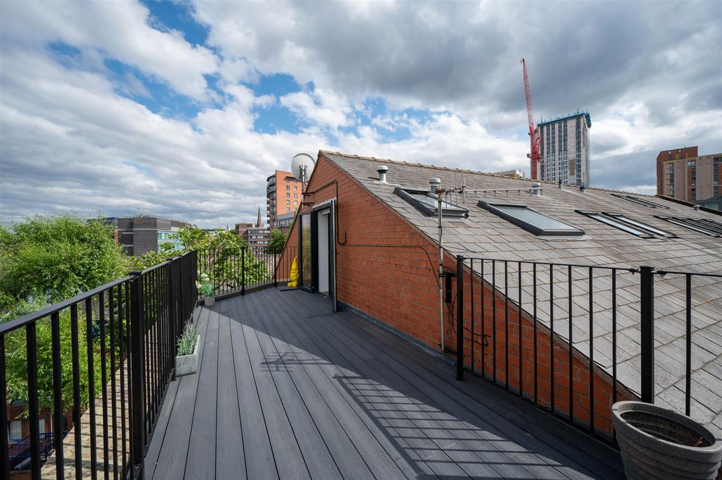 Property photo 2 of 22 Balcony