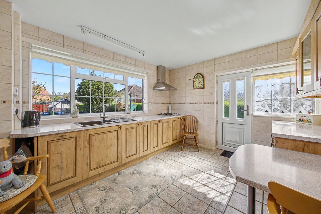 Property photo 3 of 30 Kitchen